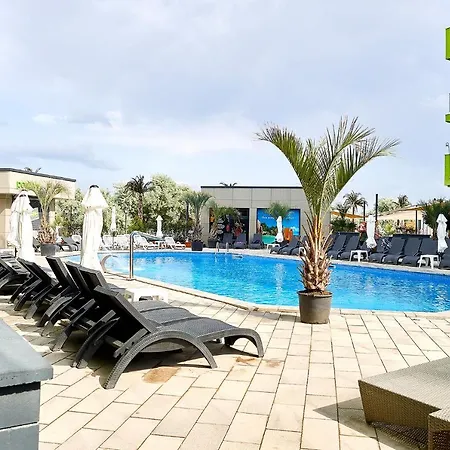 Vanilla Luxury N Pool *