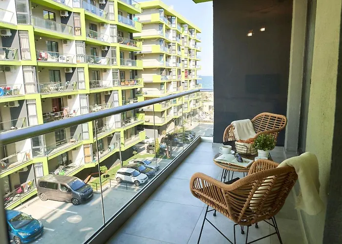 Vanilla Luxury N Pool Năvodari