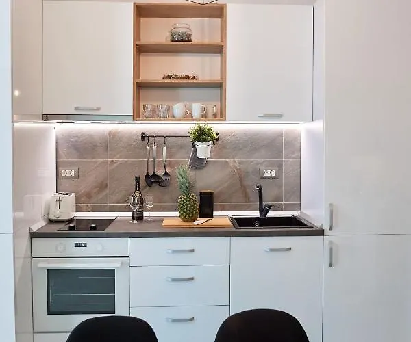 Vanilla Luxury N Pool Năvodari