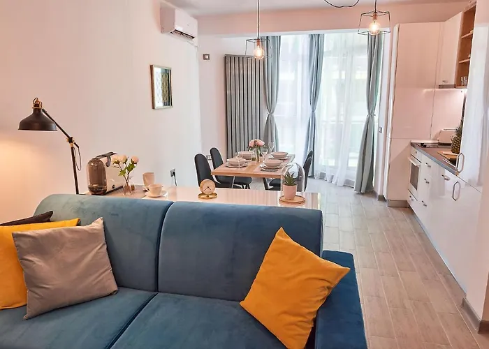 Vanilla Luxury N Pool Apartament *