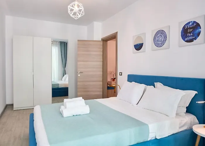 Vanilla Luxury N Pool Apartament *