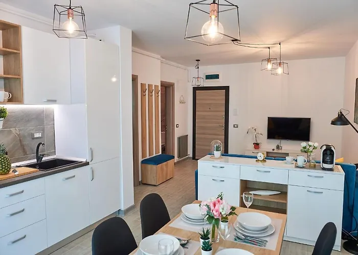 Vanilla Luxury N Pool