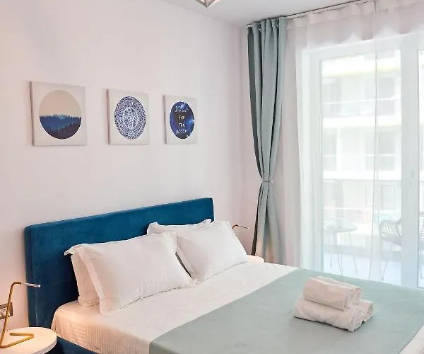 Vanilla Luxury N Pool Năvodari