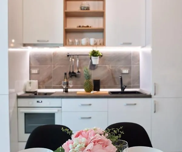 Vanilla Luxury N Pool Năvodari