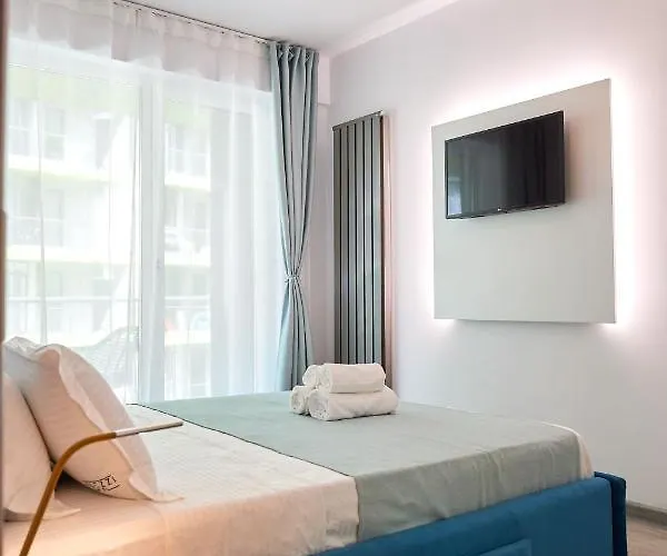 Vanilla Luxury N Pool Apartament *