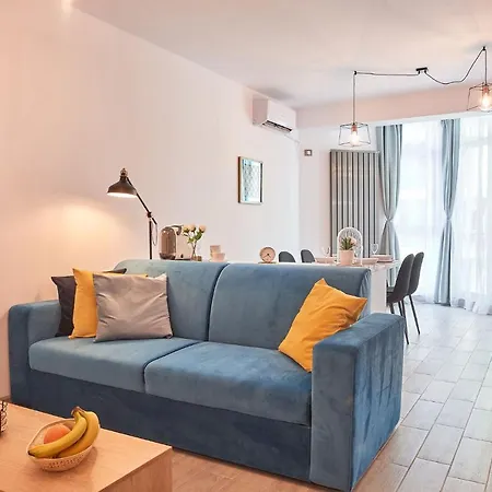 Vanilla Luxury N Pool